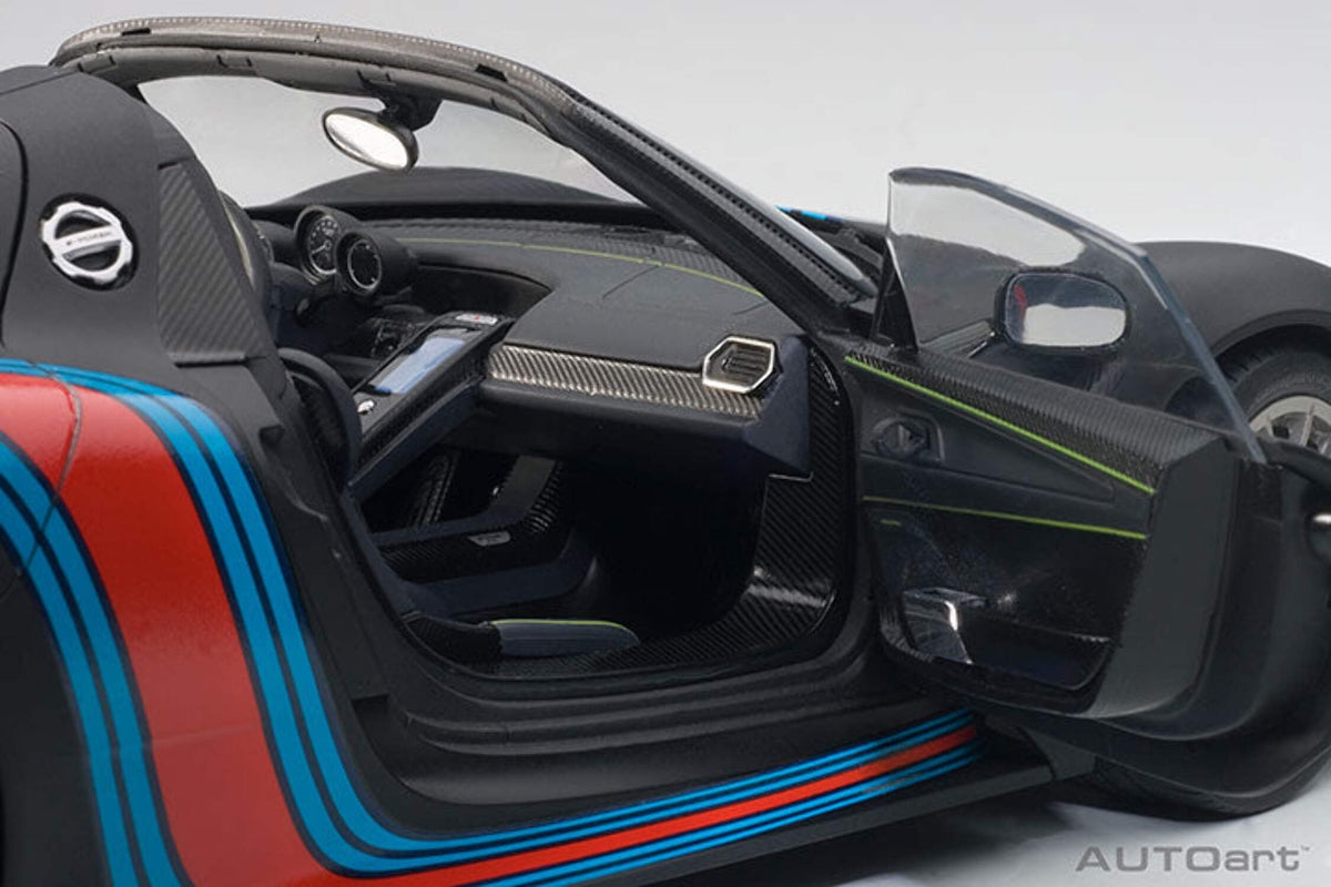 Autoart 77929 No.15 Porsche 918 Spyder Weissach Black-Martini Livery 1-18 Scale Model Car