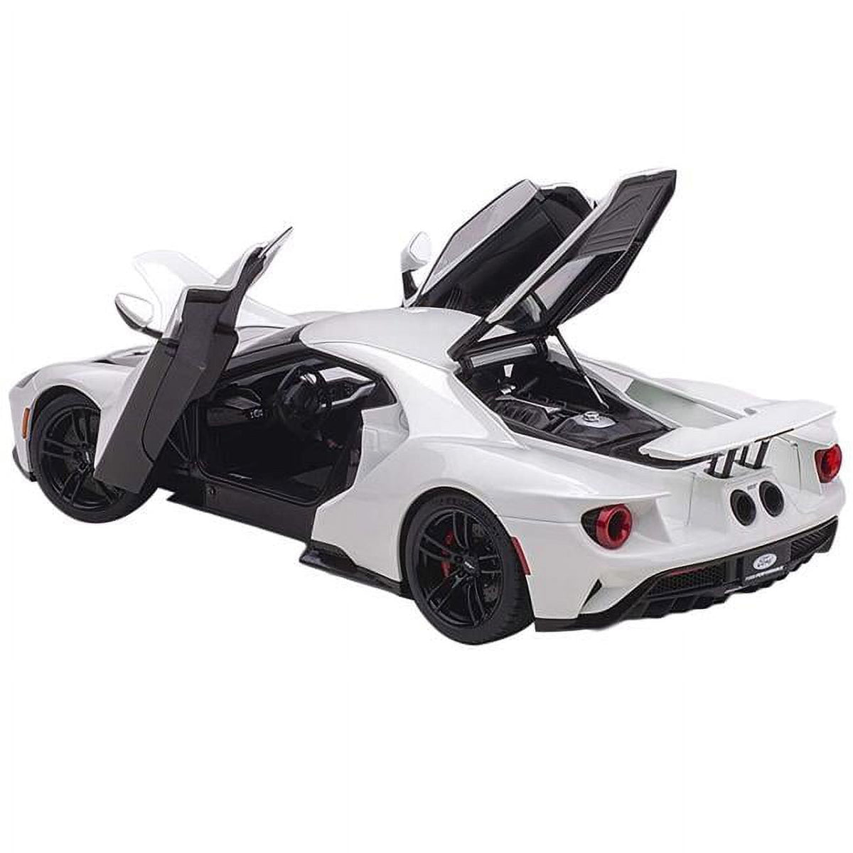 2017 Ford GT Frozen White 1/18 Model Car by Autoart