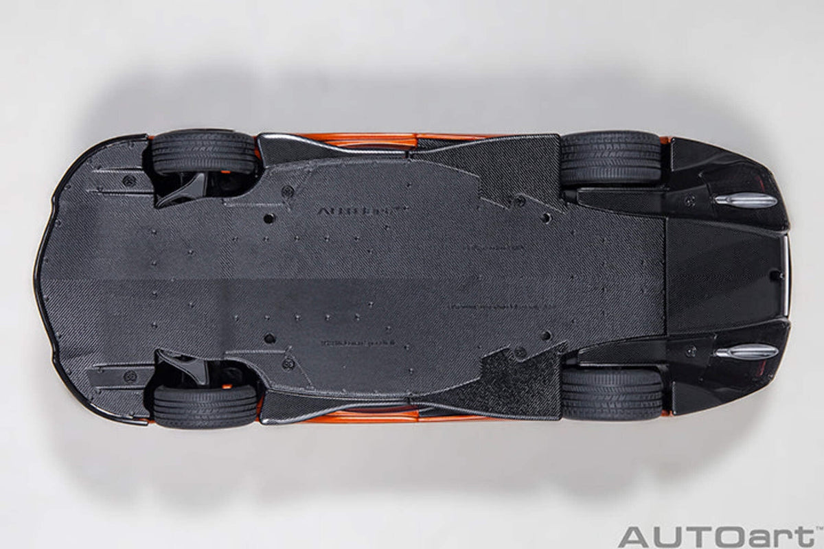 McLaren Speedtail Volcano Orange Metallic with Black Top and Suitcase Accessories 1/18 Model Car by Autoart